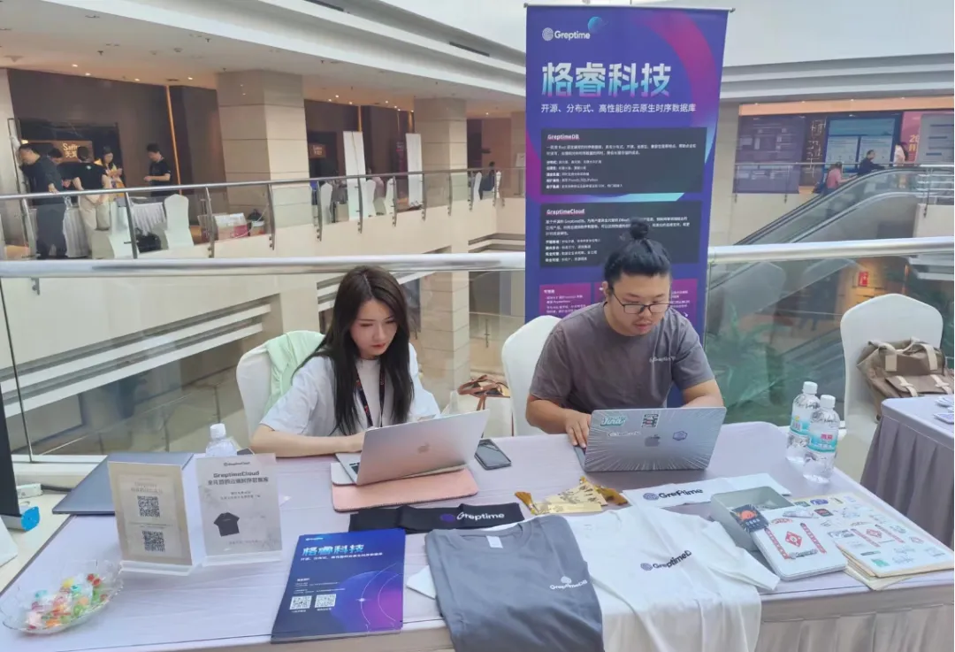(图 10:开源集市现场)