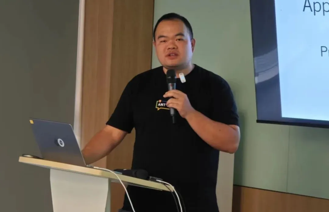 Liu Jiacai at speech