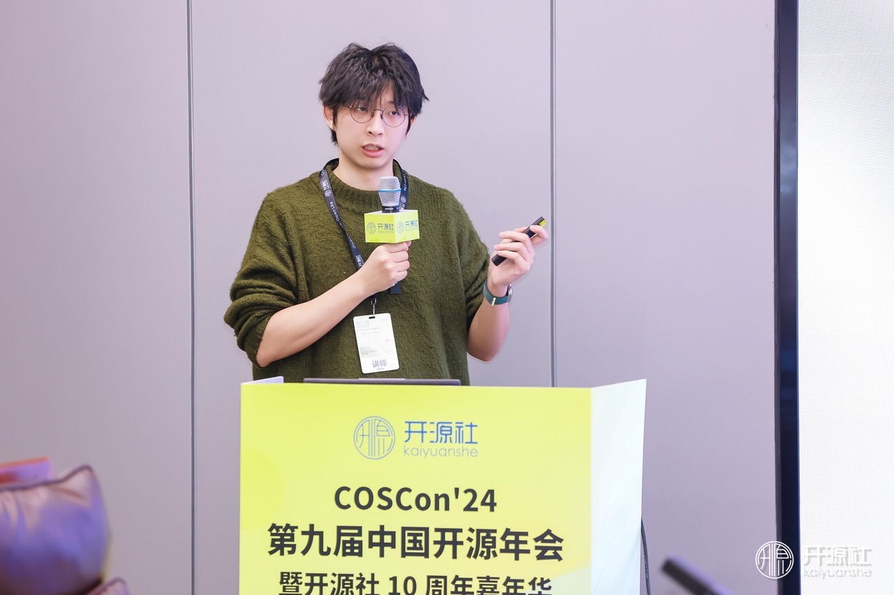图 6 :演讲现场